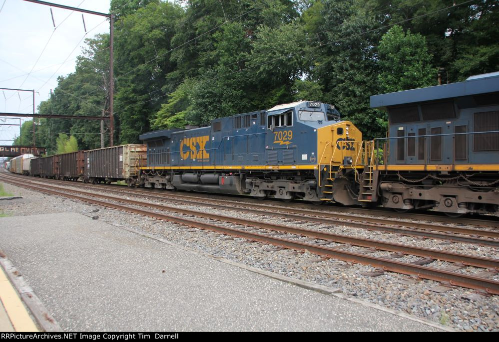 CSX 7029 on M421